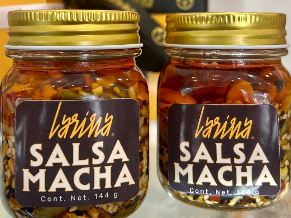 Frascos de salsa macha Larina